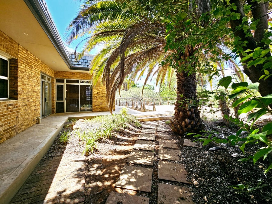 8 Bedroom Property for Sale in Waverley Free State